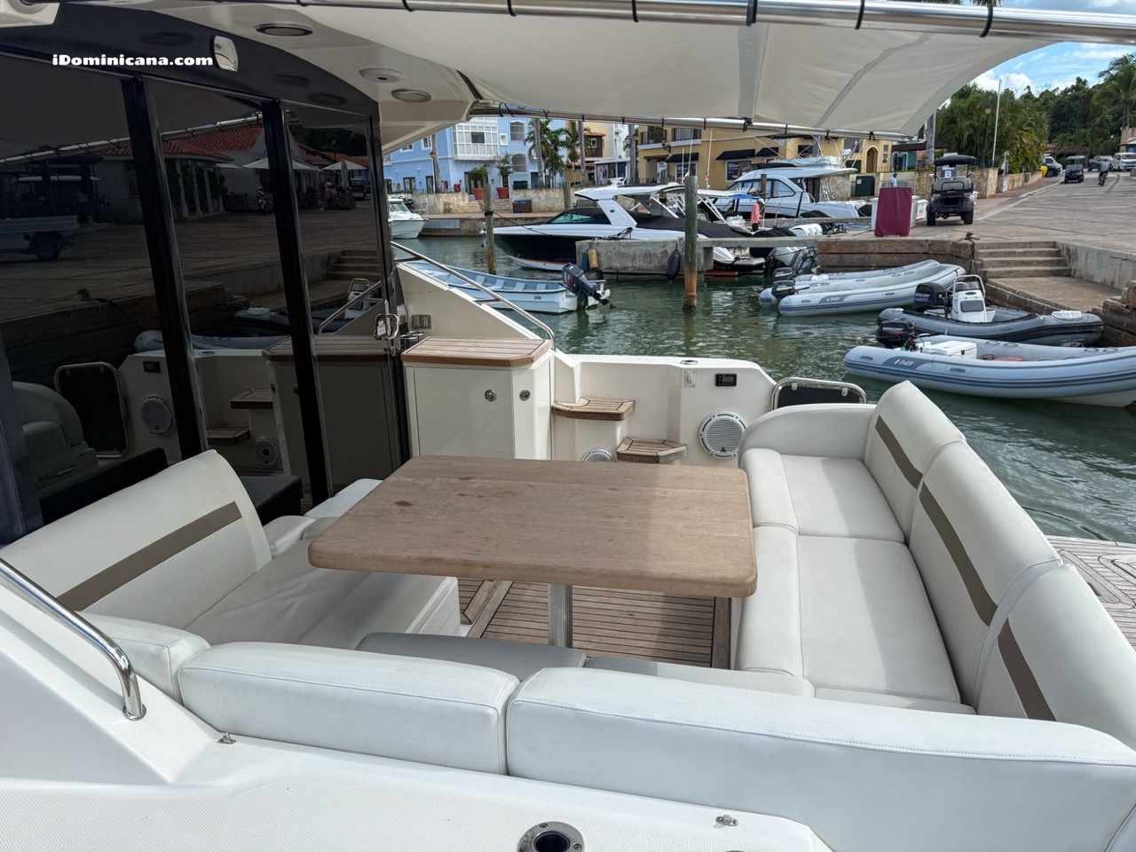 Доминикана: яхта Sea Ray 53 ft (аренда)