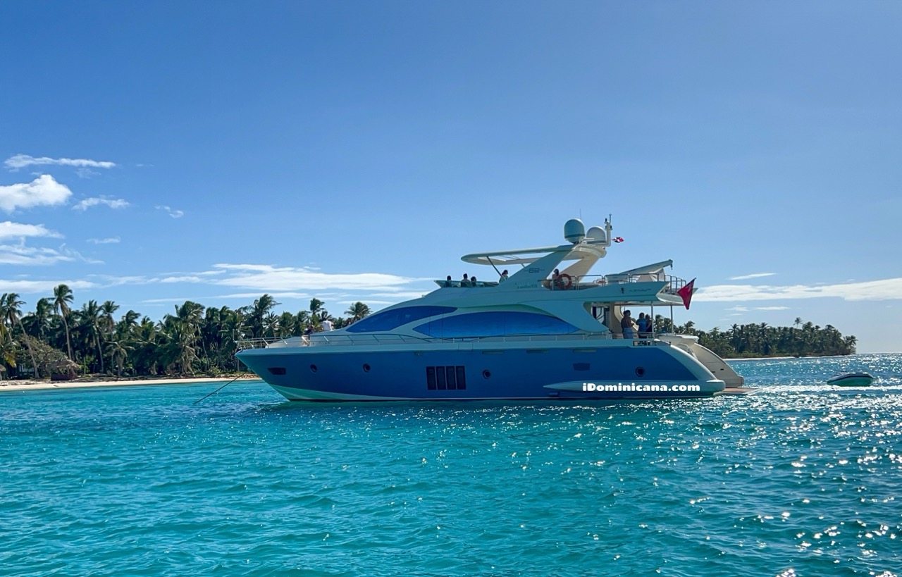 Яхта Azimut 82 ft (аренда в Доминикане) - Карибское море, остров Саона