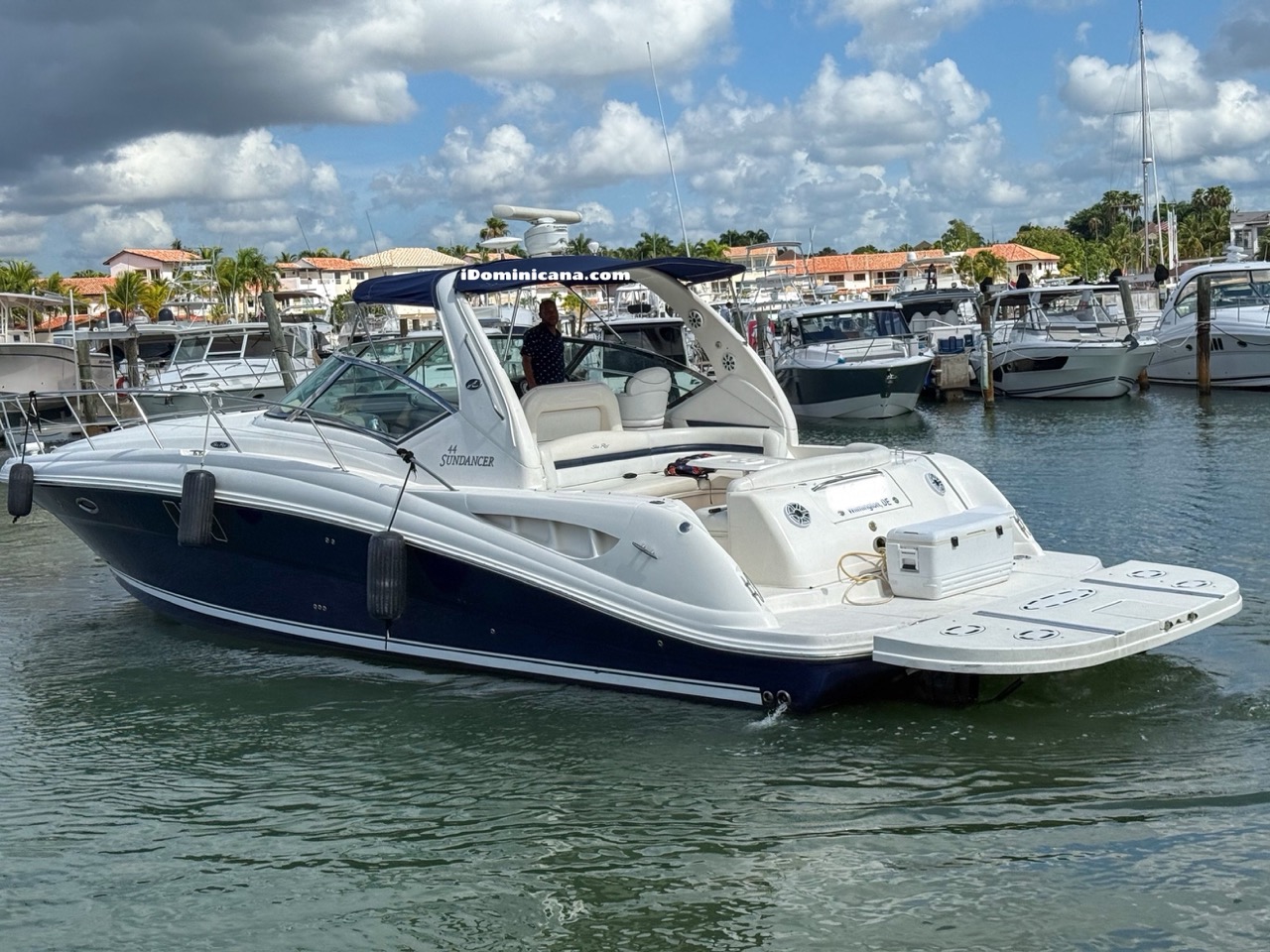 Яхта Sundancer 44 ft: Доминикана, остров Саона, о.Каталина - аренда