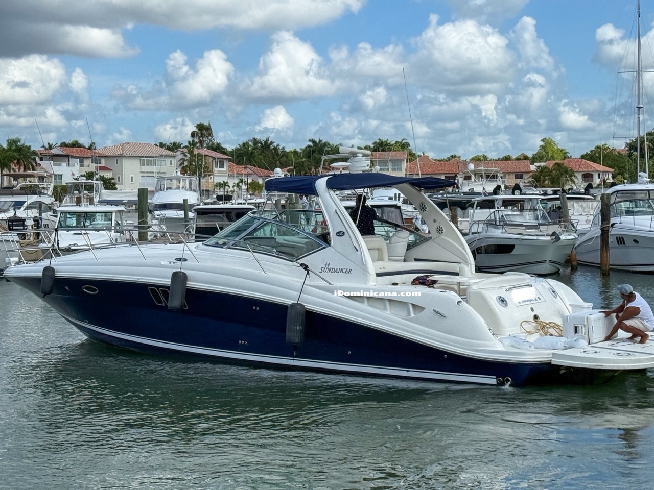 Яхта Sundancer 44 ft: Доминикана, остров Саона, о.Каталина - аренда