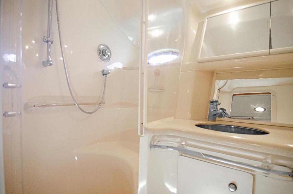 Яхта в Доминикане Sea Ray 54 ft - аренда (остров Саона, о.Каталина)