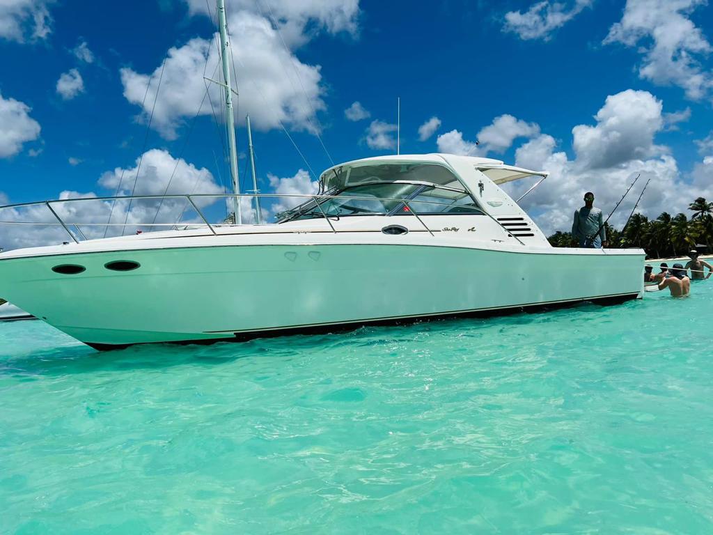 Яхта Sea Ray 37 в Доминикане (аренда): Карибское море