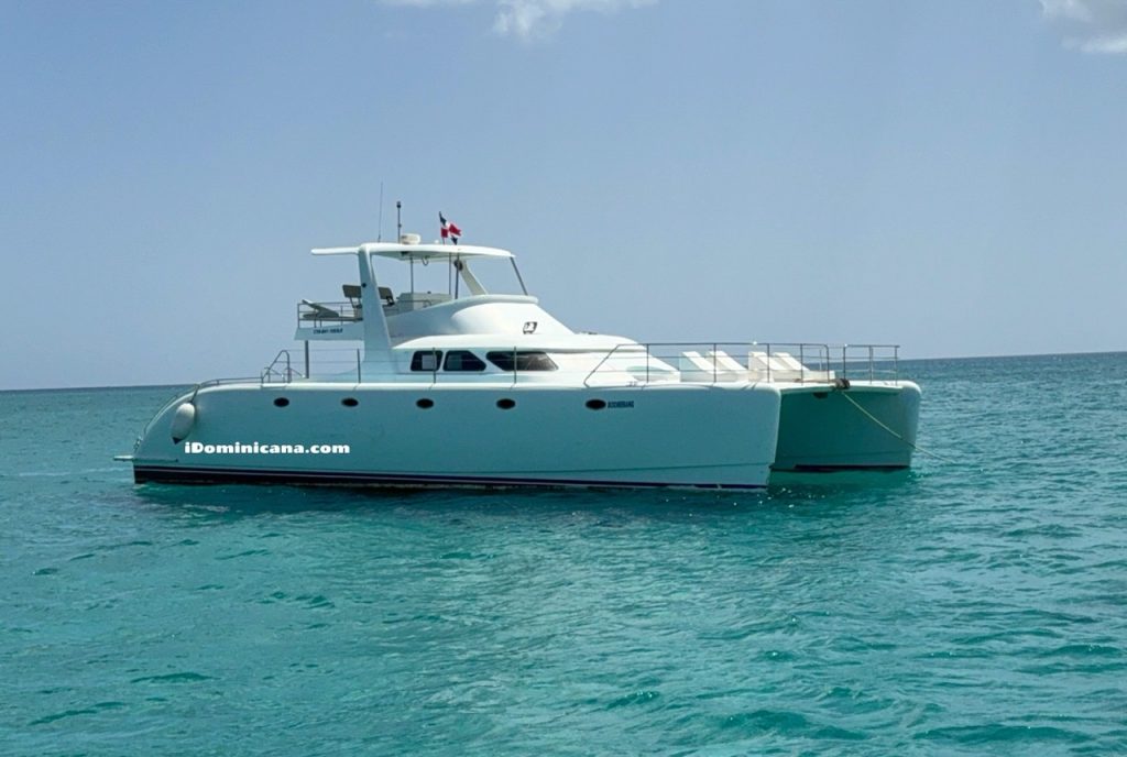 Катамаран в Доминикане (аренда): приватный тур на остров Саона