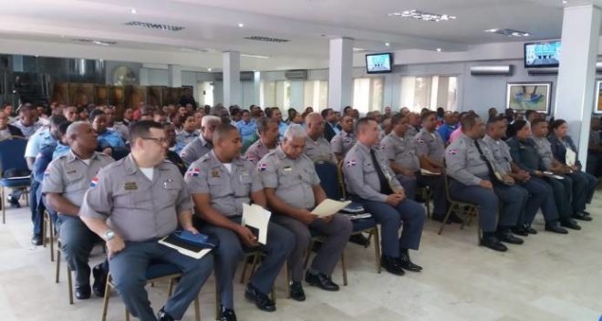 Доминиканских полицейских заставят похудеть 