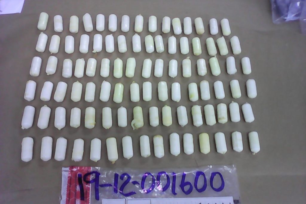 В Пунта Кана мужчина пытался провезти 94 упаковки кокаина... внутри себя