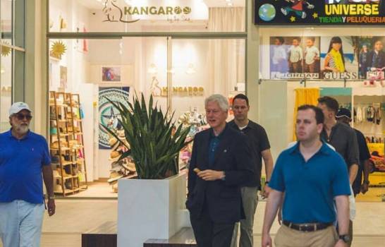 Экс-президент США Билл Клинтон прилетел на отдых в Пунта Кана