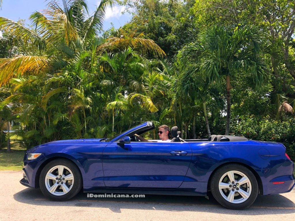 Авто Доминикана: новые фото кабриолета Ford Mustang iDominicana.com