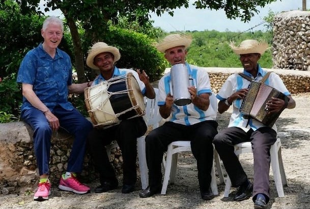 Билл Клинтон посетил Альтос де Чавон и назвал Доминикану "страной с уникальной красотой"