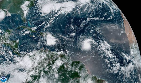 Доминикану окружили шторм Джерри и ураган Умберто iDominicana.com