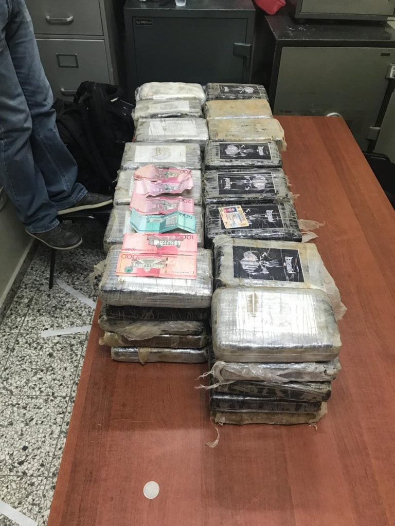 В Доминикане полиция арестовала 77-летнего деда с полным джипом кокаина