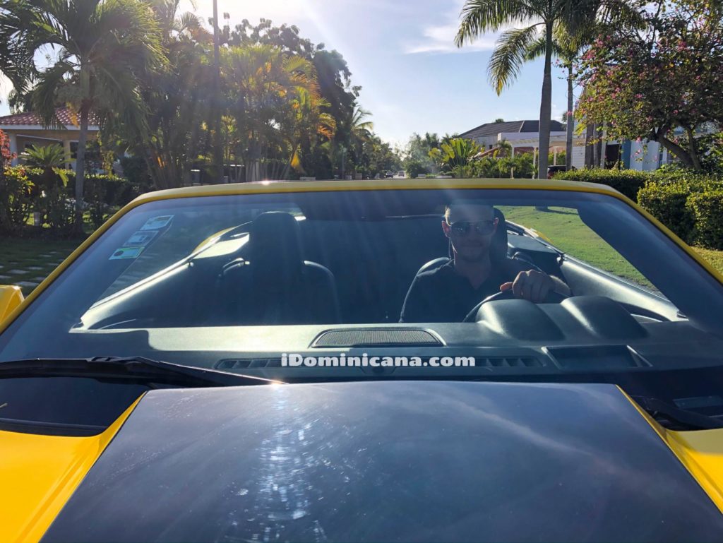 Аренда авто в Доминикане: желтый кабриолет Chevrolet Camaro iDominicana.com