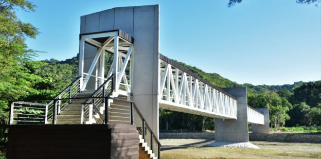 В национальном парке 27 водопадов открыт современный пешеходный мост