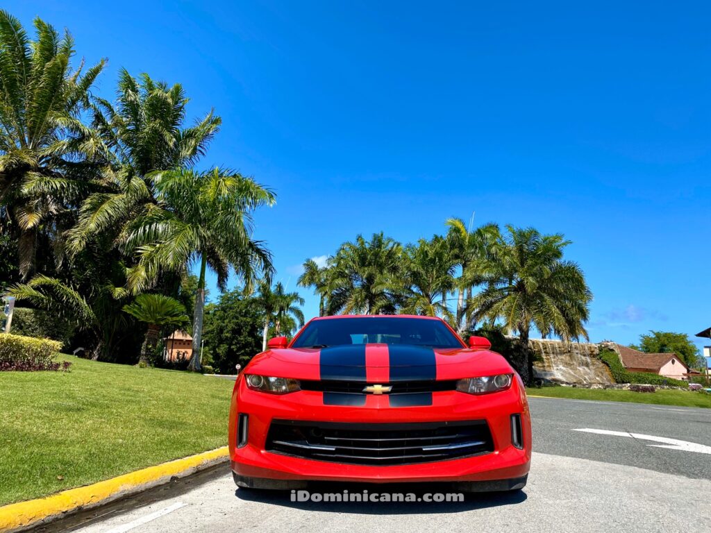 Авто Доминикана (аренда): красный Chevrolet Camaro
