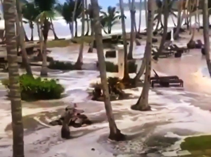 Наводнение в Доминикане приняли за "цунами" - Видео