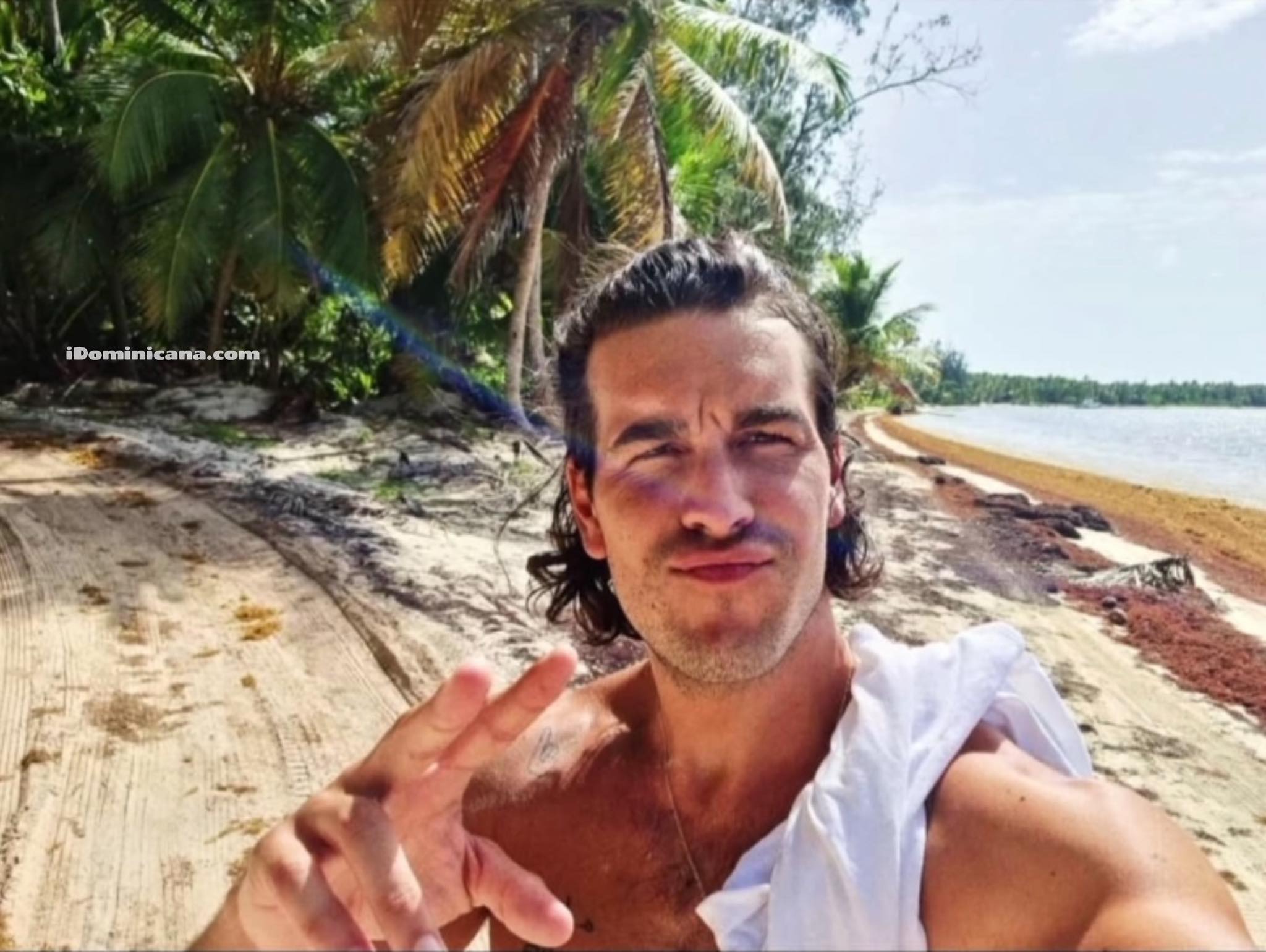 Марио Касас отдыхает в Доминикане, на курорте Пунта-Кана