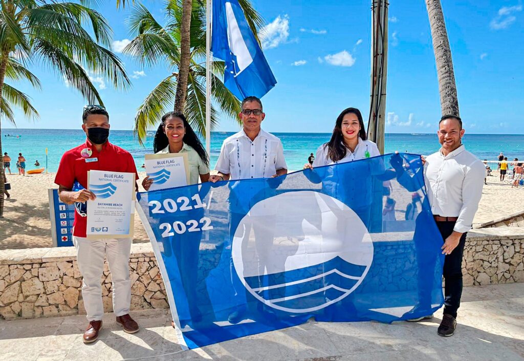 Пляжи отелей Доминиканы вновь получили престижную награду "Голубой флаг"