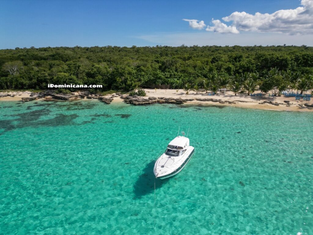 Аренда яхты в Доминикане – Fairline 43 ft (о.Саона/о.Каталина)