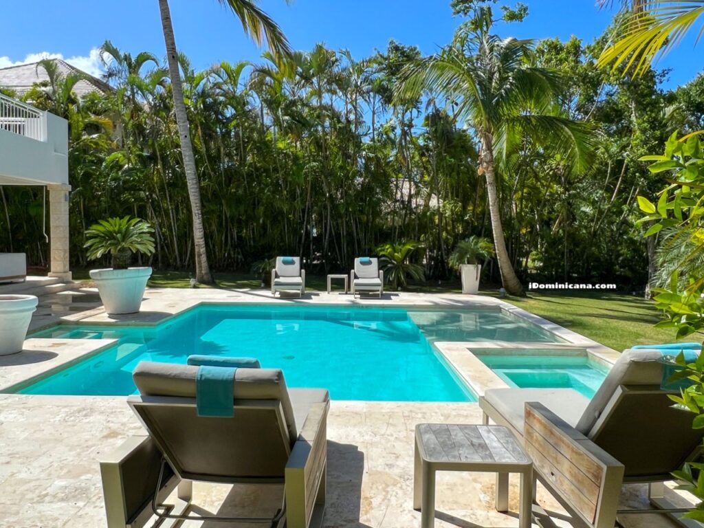 Стильная вилла (аренда): 4 спальни, Punta Cana Resort, 10 мин пешком от пляжа