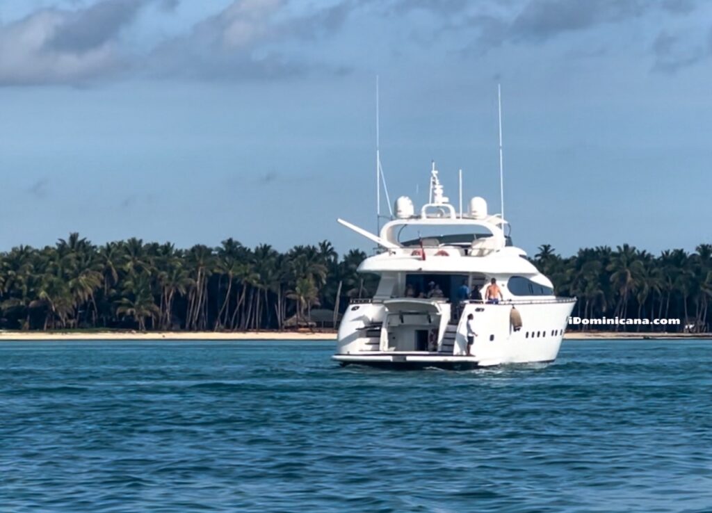 Яхта в Республике Доминикана (аренда): Maiora 103 ft (о.Саона, Каталина)