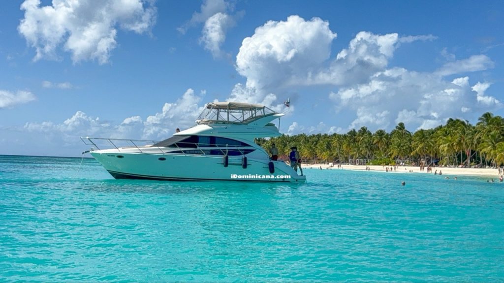 Аренда яхты в Доминикане: Meridian 42 ft - остров Саона / о.Каталина